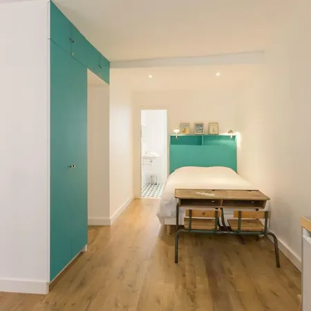 Les Toits De Bed & Breakfast Parigi